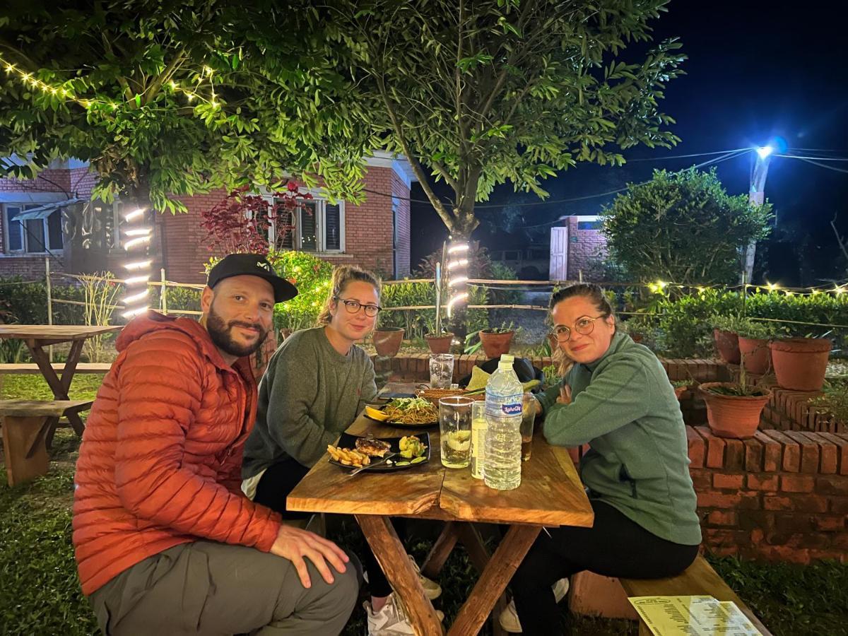 Hotel Tharu Garden And Beer Bar Chitwan Exterior photo