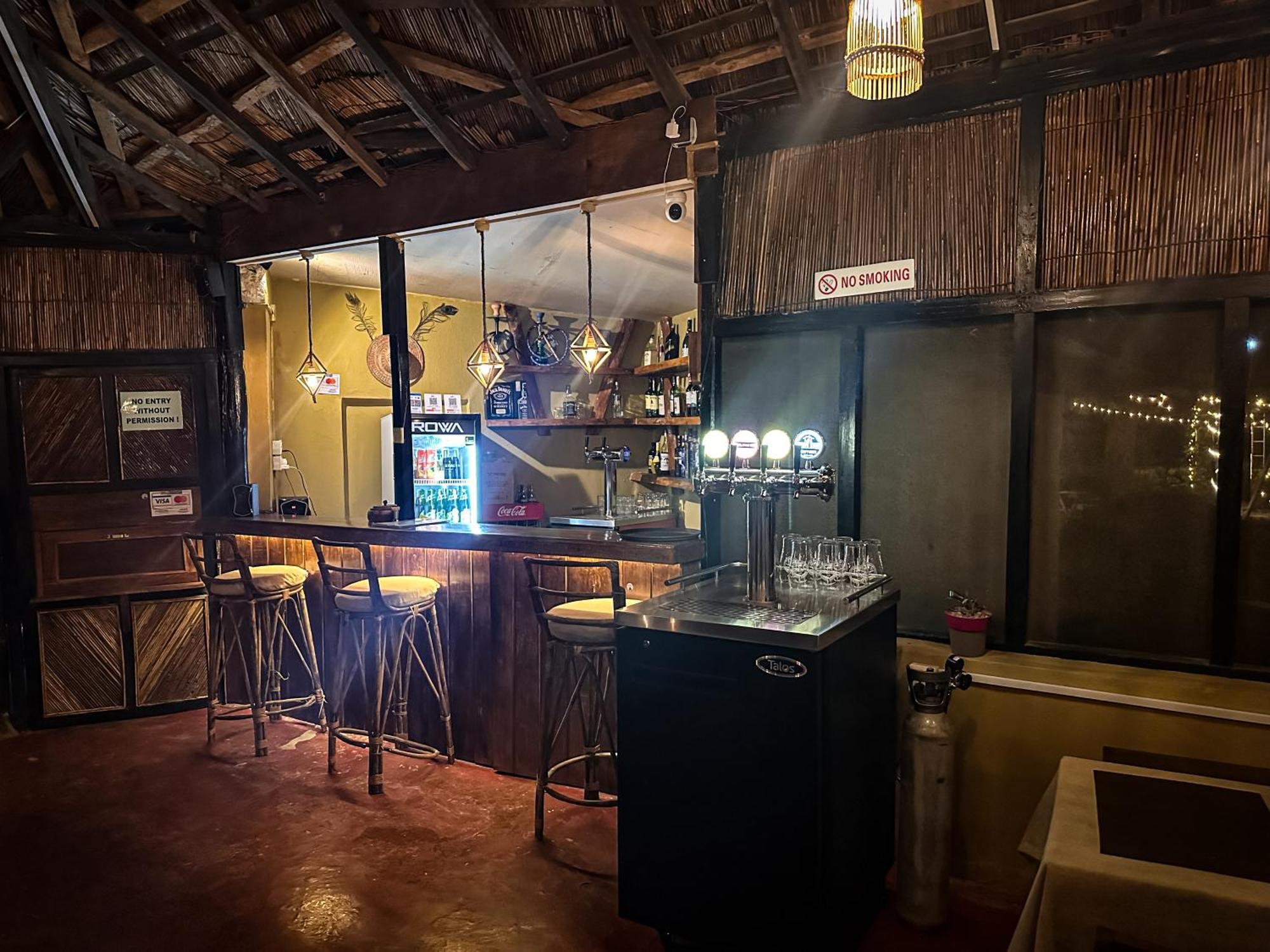 Hotel Tharu Garden And Beer Bar Chitwan Exterior photo