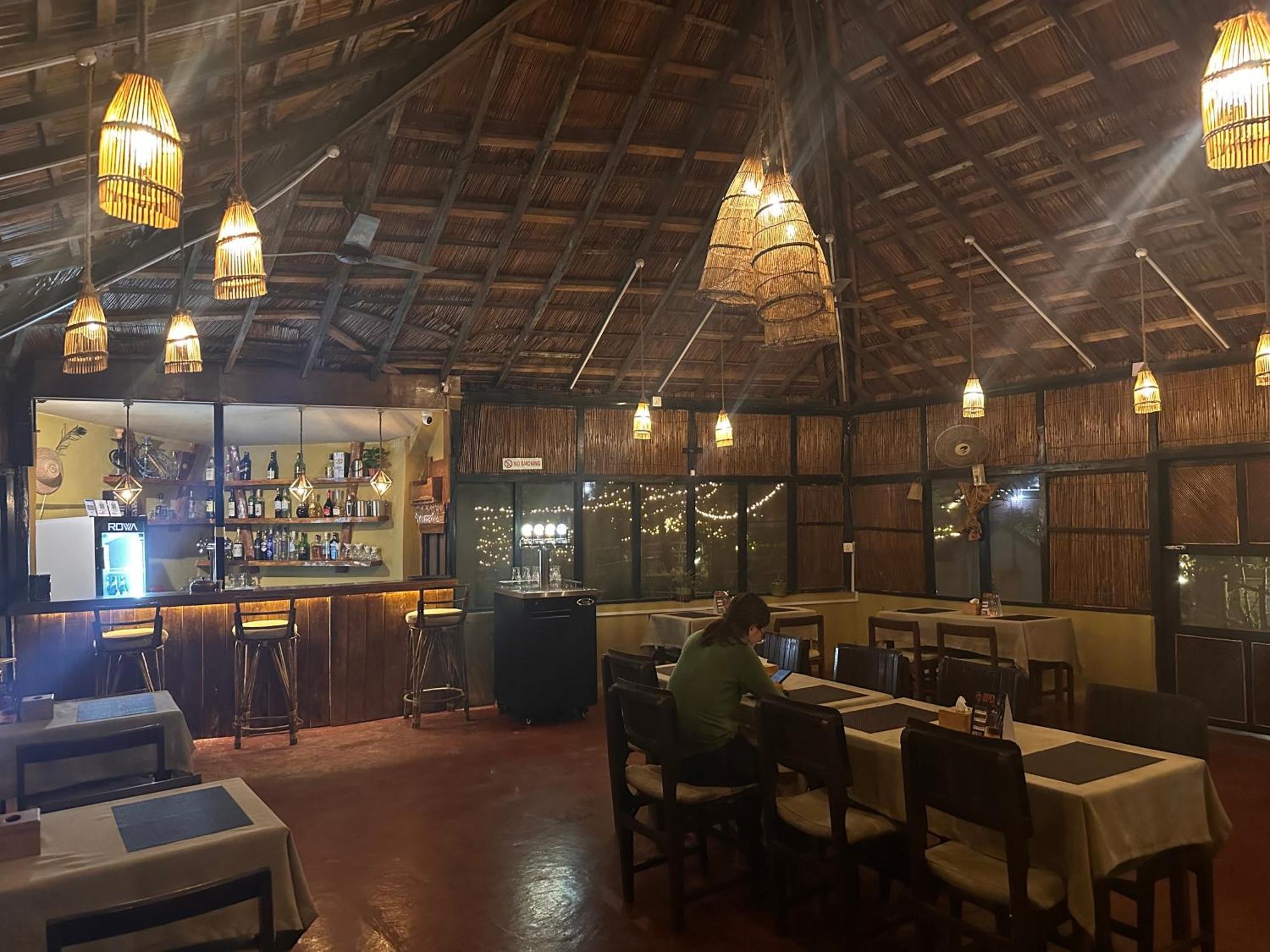 Hotel Tharu Garden And Beer Bar Chitwan Exterior photo